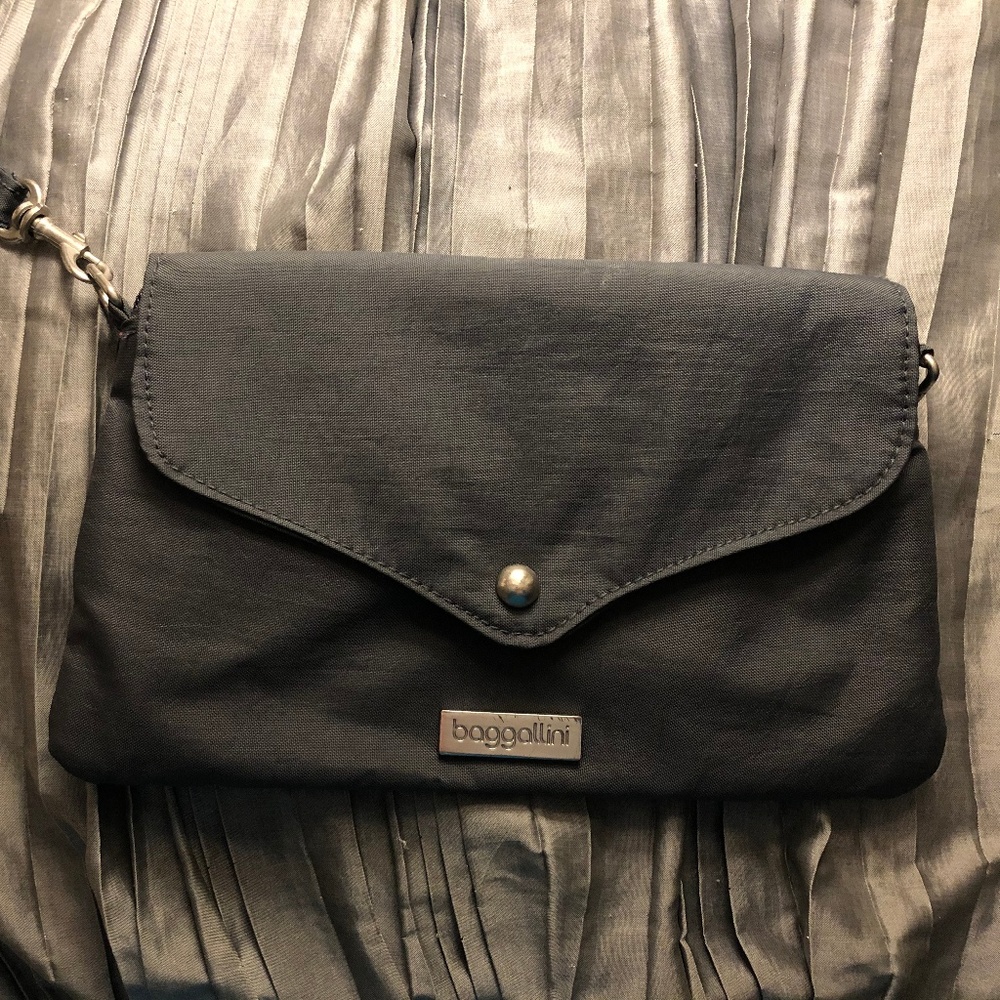 Baggallini Crossbody Wristlet